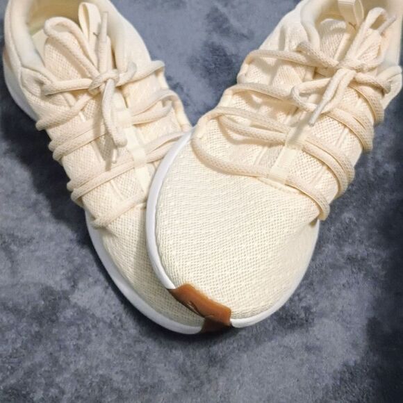 PUMA Ladies' Prowl Knit Sneaker Cream Shoe Size 8.5M - Picture 2 of 7